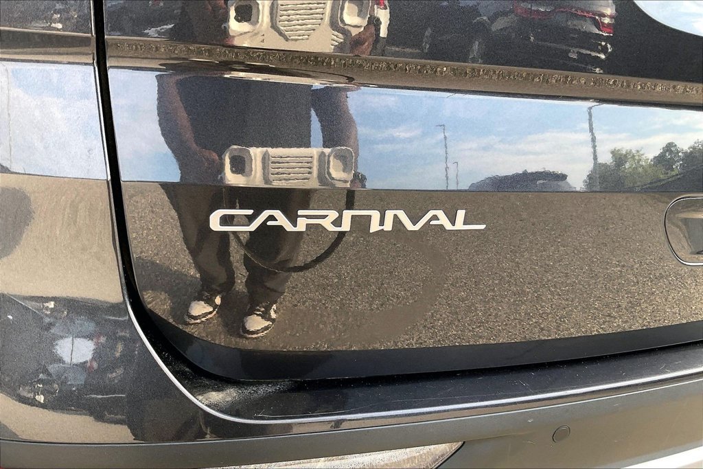 Used 2024 Kia Carnival EX FWD image 27