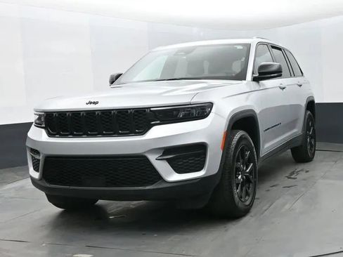 Used 2024 Jeep Grand Cherokee Altitude image 1