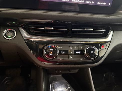 Used 2025 Buick Envista Sport Touring FWD image 4