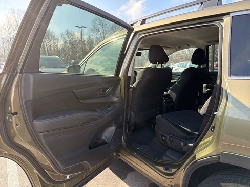 Used 2024 Subaru Ascent Premium w/ Convenience Package image 13