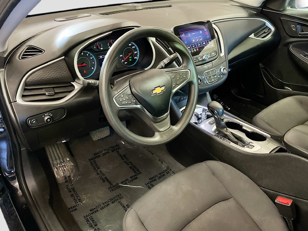 Used 2025 Chevrolet Malibu LT FWD image 9