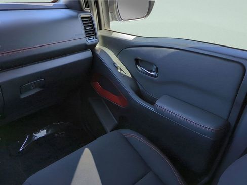 Certified 2024 Nissan Frontier PRO-4X w/ Technology Package image 17