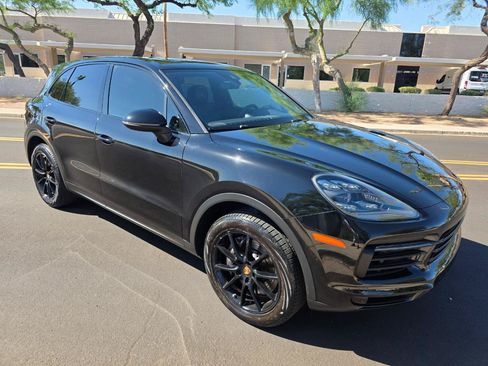 Used 2022 Porsche Cayenne AWD/4WD image 25