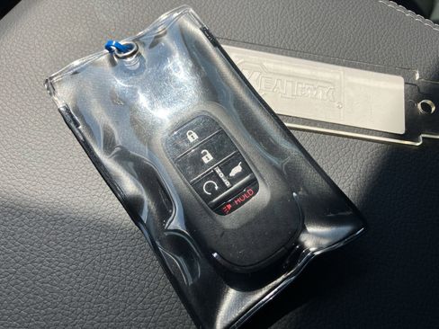 Used 2025 Honda Pilot EX-L image 38