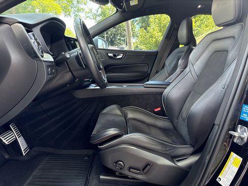 Used 2019 Volvo XC60 T6 R-Design w/ Protection Package Premier AWD/4WD image 17