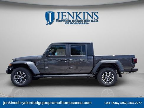 New 2025 Jeep Gladiator Sport image 5