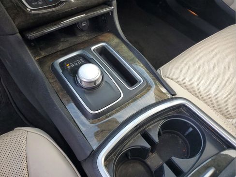 Used 2018 Chrysler 300 Limited w/ Safetytec Plus Group image 25