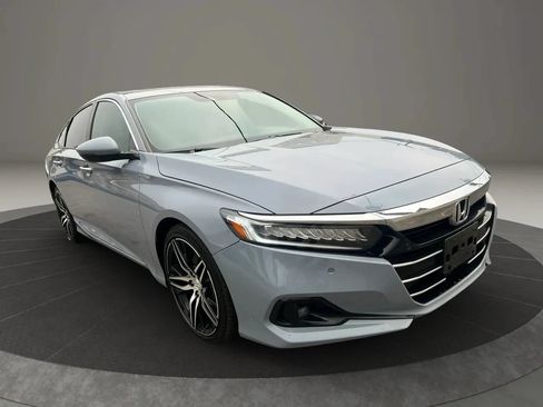 Used 2021 Honda Accord Touring image 3