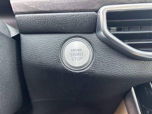 Used 2020 Kia Cadenza Limited image 17