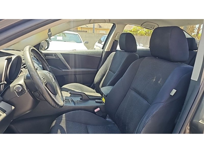 Used 2013 MAZDA MAZDA3 i Touring FWD image 10