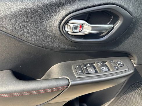 Used 2019 Jeep Cherokee Trailhawk w/ Cold Weather Group AWD/4WD image 24