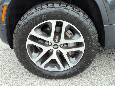 Used 2022 Land Rover Defender 110 SE image 13