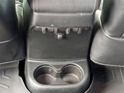 Used 2018 Jeep Wrangler Unlimited Sahara image 28