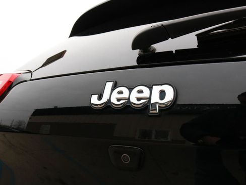 Used 2017 Jeep Cherokee Limited AWD/4WD image 16