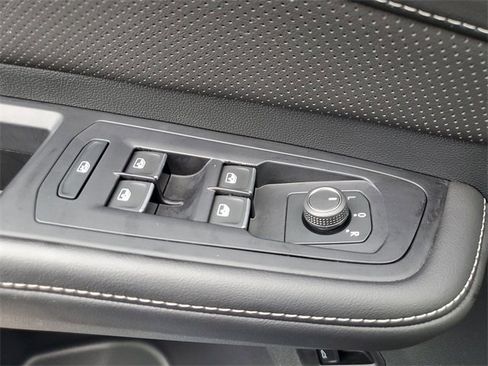 Certified 2025 Volkswagen Atlas Cross Sport SE w/ Panoramic Sunroof Package image 31