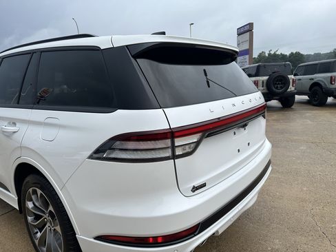 Used 2026 Lincoln Aviator AWD w/ Jet Appearance Package image 6