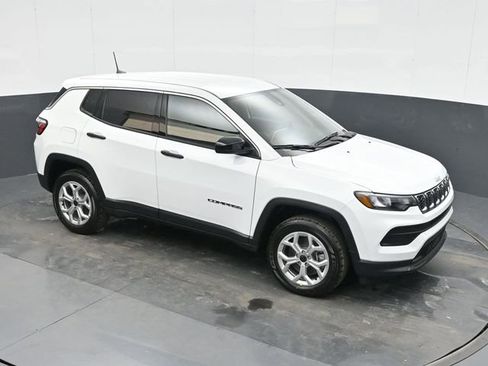 Used 2025 Jeep Compass Sport image 31