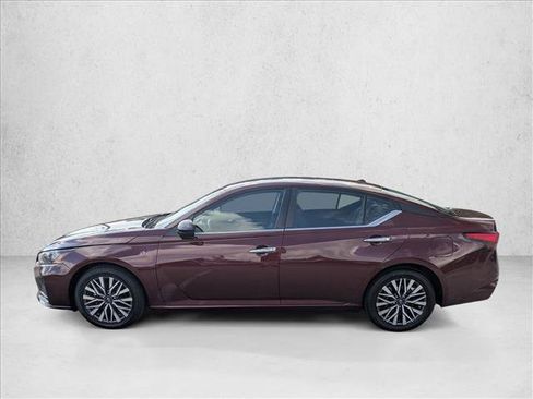 Used 2025 Nissan Altima 2.5 SV FWD image 8