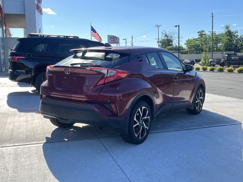Used 2019 Toyota C-HR XLE FWD image 3
