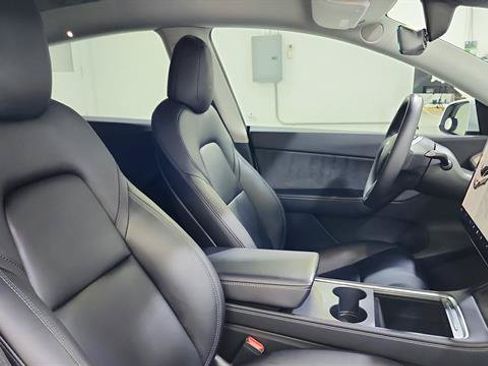 Used 2021 Tesla Model Y Long Range AWD/4WD image 26