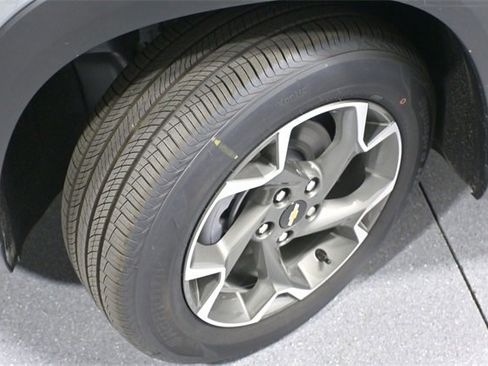 New 2025 Chevrolet Trax LT w/ Driver Confidence Package image 8