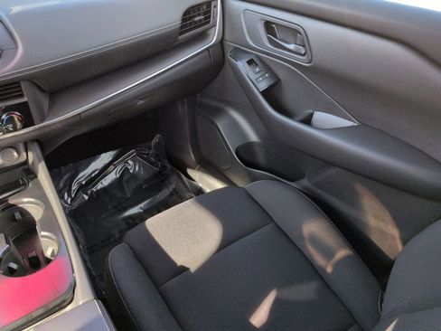 Used 2025 Nissan Rogue S image 16