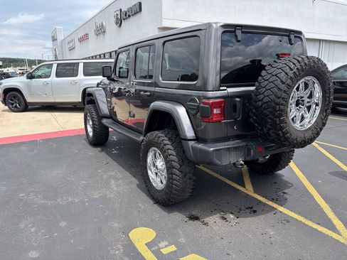 Used 2019 Jeep Wrangler Unlimited Sahara w/ LED Lighting Group AWD/4WD image 7