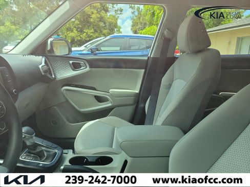 Used 2025 Kia Soul LX FWD image 8