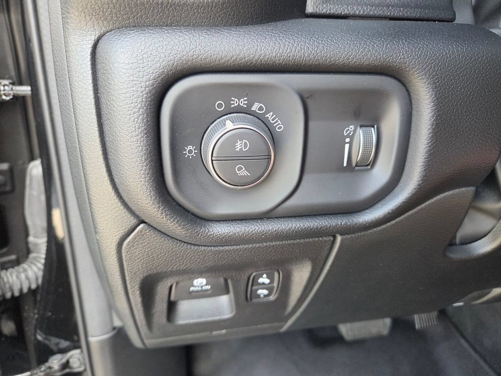Used 2022 RAM 1500 Big Horn AWD/4WD image 25