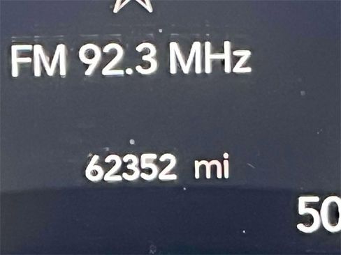 Used 2023 Chrysler Pacifica Touring-L image 22