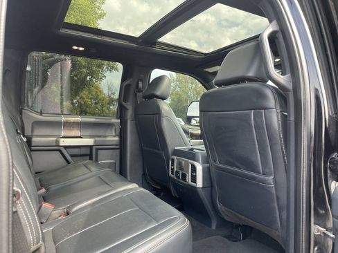 Used 2022 Ford F250 Lariat w/ Black Appearance Package image 32