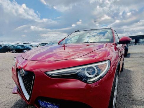 Used 2018 Alfa Romeo Stelvio Ti Sport AWD/4WD image 3