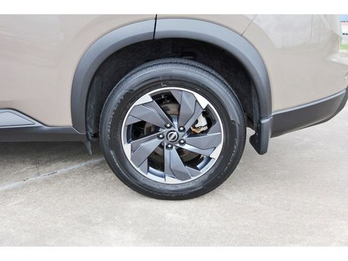 Used 2024 Nissan Rogue SV w/ SV Premium Package FWD image 30