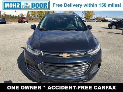 Used 2022 Chevrolet Trax LT w/ LT Convenience Package image 2
