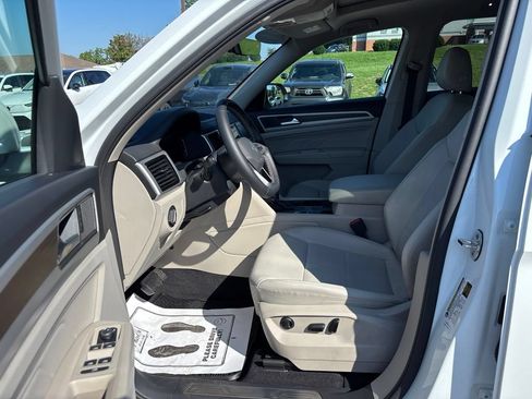 Used 2023 Volkswagen Atlas SE w/ Panoramic Sunroof Package FWD image 14