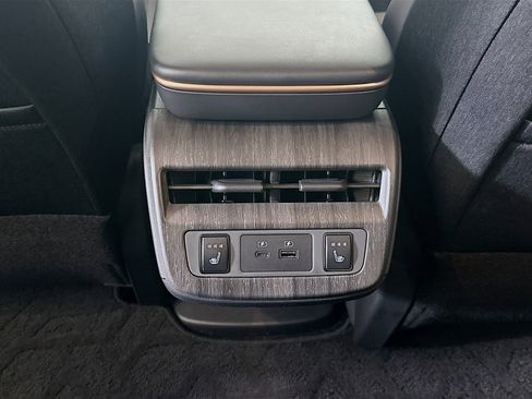 Used 2023 Nissan Ariya AWD image 28