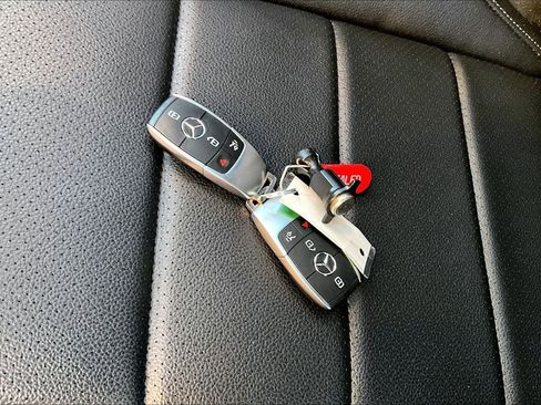 Used 2021 Mercedes-Benz GLS 450 4MATIC image 10