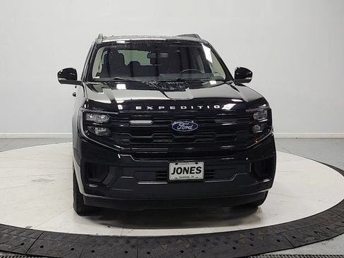 Used 2025 Ford Expedition Active AWD/4WD image 3