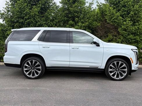 Used 2026 Cadillac Escalade Luxury w/ Touring Package AWD/4WD image 10