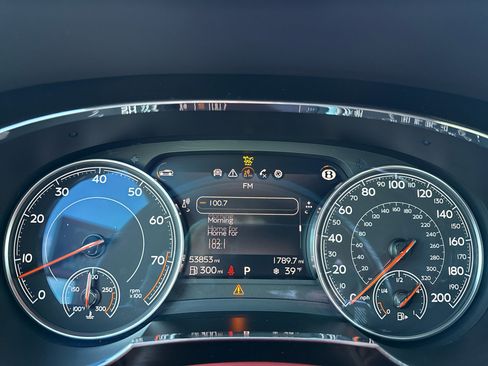 Used 2019 Bentley Bentayga image 50