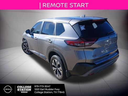 Used 2023 Nissan Rogue SV image 4
