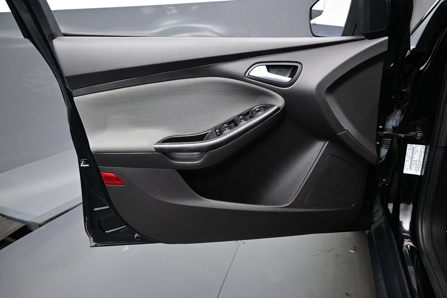 Used 2012 Ford Focus SE FWD image 9