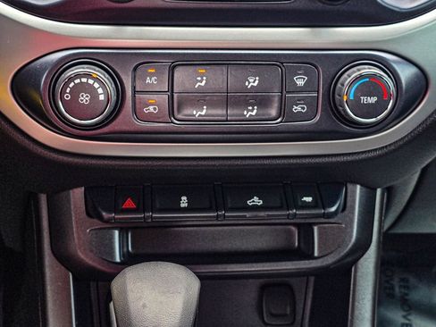 Used 2022 Chevrolet Colorado LT AWD/4WD image 21