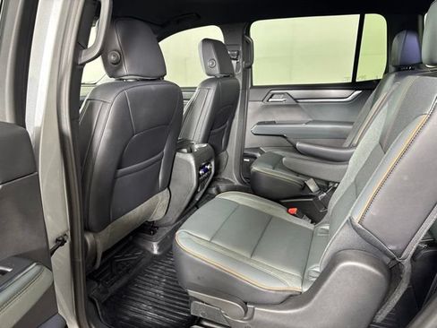 Used 2026 GMC Acadia AT4 w/ Luxury Package AWD/4WD image 12