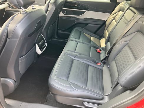 Used 2025 Lincoln Nautilus Reserve AWD/4WD image 13