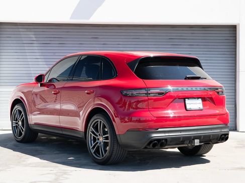 Used 2023 Porsche Cayenne AWD/4WD image 3