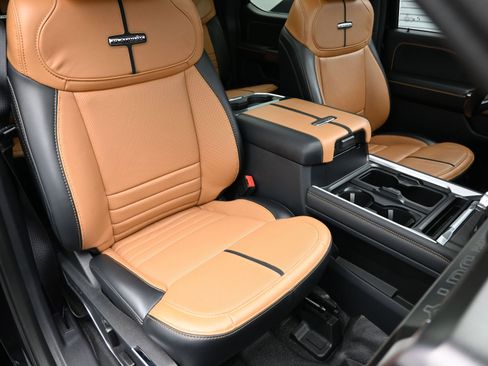 Used 2024 Ford F350 Platinum w/ FX4 Off-Road Package image 43