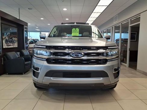 Used 2024 Ford Expedition Limited image 2