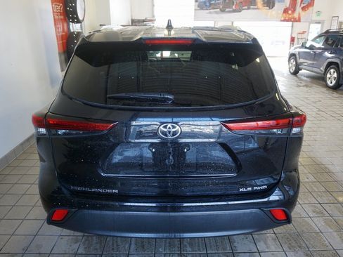 Used 2022 Toyota Highlander XLE image 16