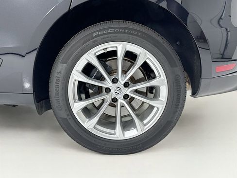 Certified 2025 Porsche Macan image 33